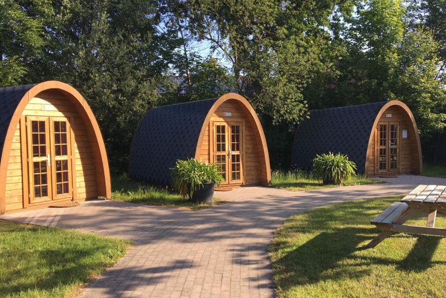 Blick auf die Camping Pods.
