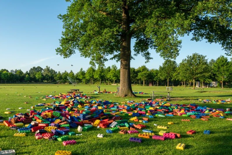Großbausteine auf der Picknickwiese.