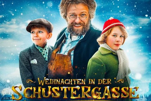 Filmplakat mit den drei Hauptfiguren und dem Schriftzug "Weihnachten in der Schustergasse".