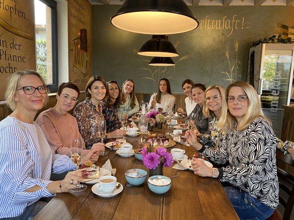 Aber bitte mit Sahne - Kaffeeklatsch im Emsbräustübchen: Wir singen Weihnachtslieder