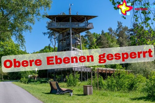 Der Aussichtsturm mit dem Schriftzug "Obere Ebenen gesperrt".