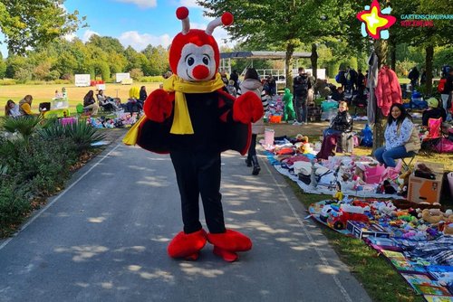 Maskottchen Rieti auf dem Kindertrödelmarkt.